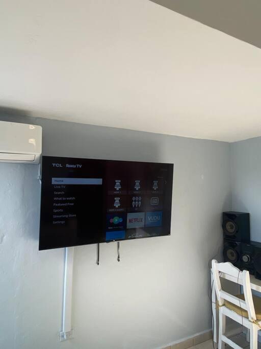 Fiesta Spot At La Placita 3 Bedroom And 2 Bathrooms Apartment San Juan